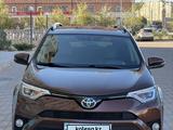 Toyota RAV4 2017 года за 9 200 000 тг. в Актау – фото 2