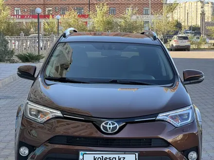 Toyota RAV4 2017 года за 9 200 000 тг. в Актау – фото 2