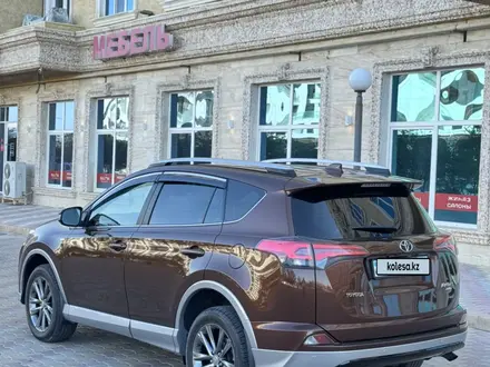 Toyota RAV4 2017 года за 9 200 000 тг. в Актау – фото 6
