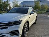 Volkswagen Touareg 2022 года за 29 500 000 тг. в Астана – фото 2
