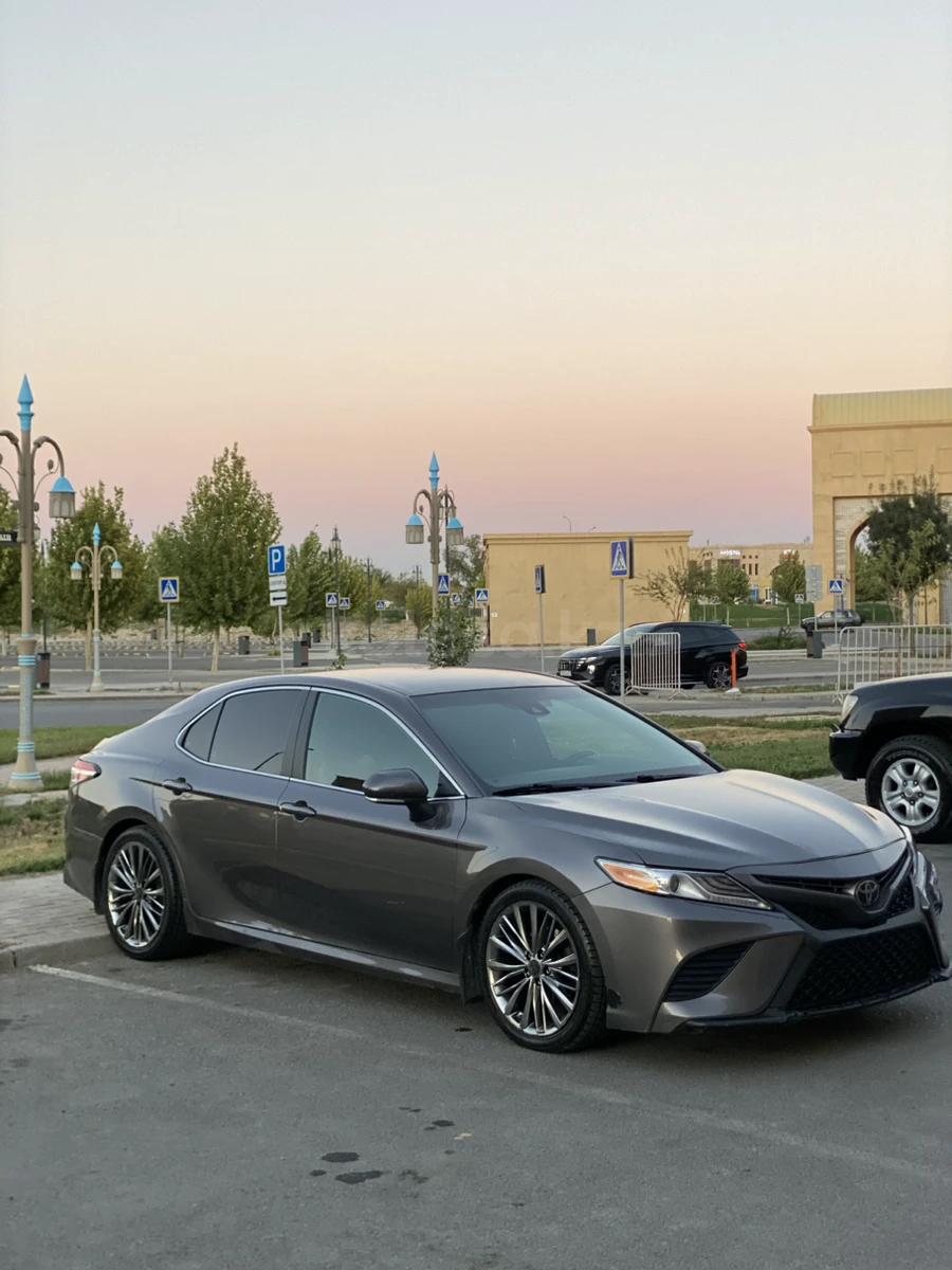 Toyota Camry 2019 г.