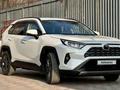 Toyota RAV4 2022 года за 16 599 000 тг. в Алматы – фото 2