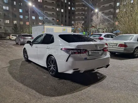 Toyota Camry 2021 года за 13 700 000 тг. в Астана – фото 9