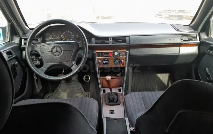 Mercedes-Benz E 220 1993 года за 1 200 000 тг. в Алматы