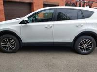 Toyota RAV4 2018 года за 13 500 000 тг. в Уральск