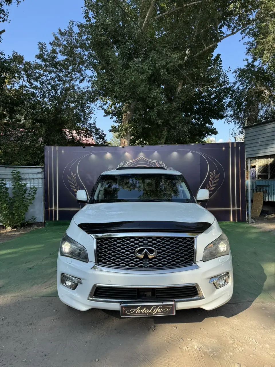 Infiniti QX56, 2011