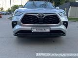 Toyota Highlander 2022 года за 22 700 000 тг. в Алматы – фото 4