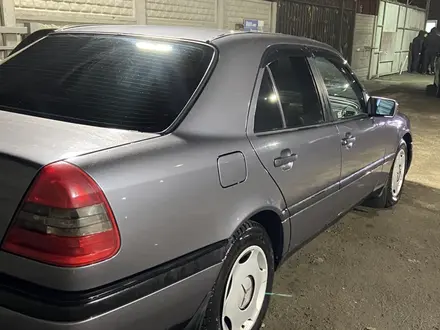 Mercedes-Benz C 180 1994 года за 2 100 000 тг. в Павлодар – фото 4