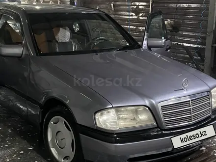 Mercedes-Benz C 180 1994 года за 2 100 000 тг. в Павлодар