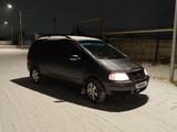 Volkswagen Sharan 2005 годаүшін5 900 000 тг. в Кульсары