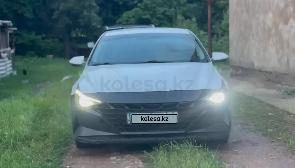 Hyundai Elantra, 2022