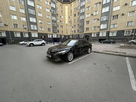 Toyota Camry 2019 года за 14 500 000 тг. в Актау – фото 4