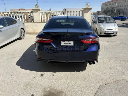 Toyota Camry 2021 года за 10 900 000 тг. в Актау – фото 4