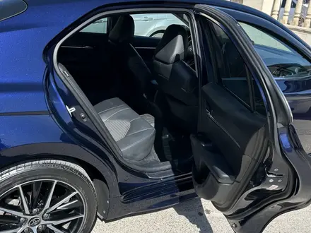 Toyota Camry 2021 года за 10 900 000 тг. в Актау – фото 7