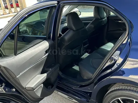 Toyota Camry 2021 года за 10 900 000 тг. в Актау – фото 8