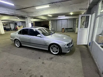 BMW 528 1997 года за 5 300 000 тг. в Алматы – фото 2