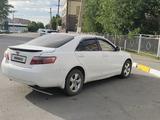 Toyota Camry 2007 годаүшін4 000 000 тг. в Петропавловск – фото 2