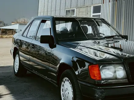 Mercedes-Benz E 260 1989 года за 1 050 000 тг. в Шымкент