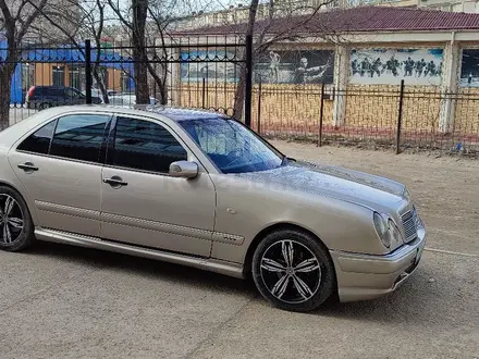 Mercedes-Benz E 320 1995 года за 2 500 000 тг. в Актау – фото 6