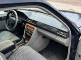 Mercedes-Benz E 220 1994 годаfor2 000 000 тг. в Шу – фото 5