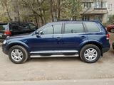 Volkswagen Touareg 2004 года за 4 100 000 тг. в Алматы – фото 2