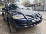 Volkswagen Touareg 2004 года за 4 100 000 тг. в Алматы – фото 4