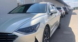 Hyundai Sonata 2023 года за 12 800 000 тг. в Актобе – фото 2