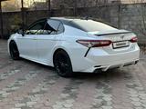 Toyota Camry 2019 года за 13 800 000 тг. в Алматы – фото 5