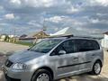 Volkswagen Touran 2003 годаүшін4 000 000 тг. в Тараз