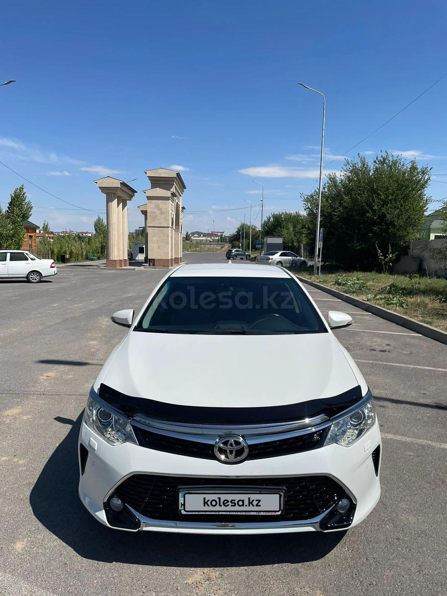 Toyota Camry 2015 г.