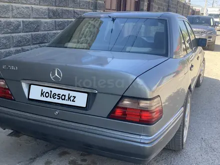 Mercedes-Benz E 280 1993 года за 3 400 000 тг. в Тараз – фото 2