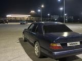 Mercedes-Benz E 220 1990 года за 1 550 000 тг. в Талдыкорган – фото 2