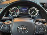 Toyota Camry 2019 года за 15 500 000 тг. в Актобе – фото 4