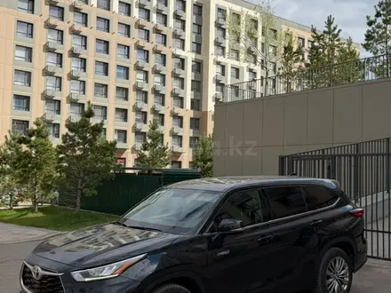 Toyota Highlander 2023 года за 19 300 000 тг. в Астана
