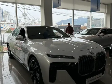 BMW 740 2023 года за 47 000 000 тг. в Алматы – фото 2
