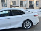 Toyota Camry 2020 года за 14 400 000 тг. в Алматы – фото 4