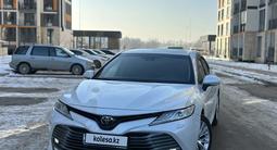 Toyota Camry 2020 года за 14 300 000 тг. в Алматы