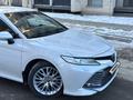 Toyota Camry 2020 года за 14 300 000 тг. в Алматы – фото 10