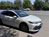 Toyota Camry 2022 года за 14 000 000 тг. в Шымкент – фото 2