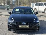 Hyundai Sonata 2022 года за 13 990 000 тг. в Актобе – фото 2