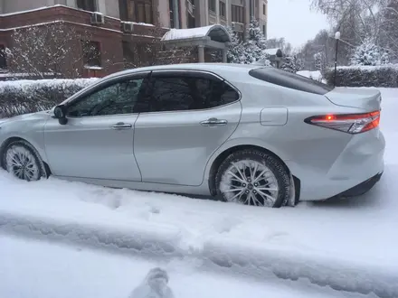 Toyota Camry 2019 года за 16 500 000 тг. в Алматы – фото 11