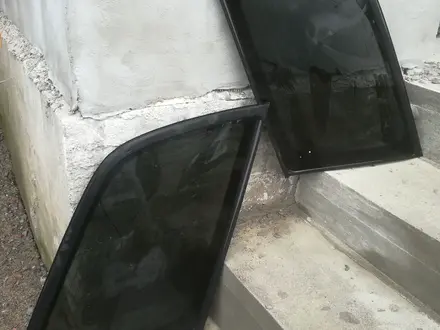 Стекло багажника глухое за 15 000 тг. в Алматы