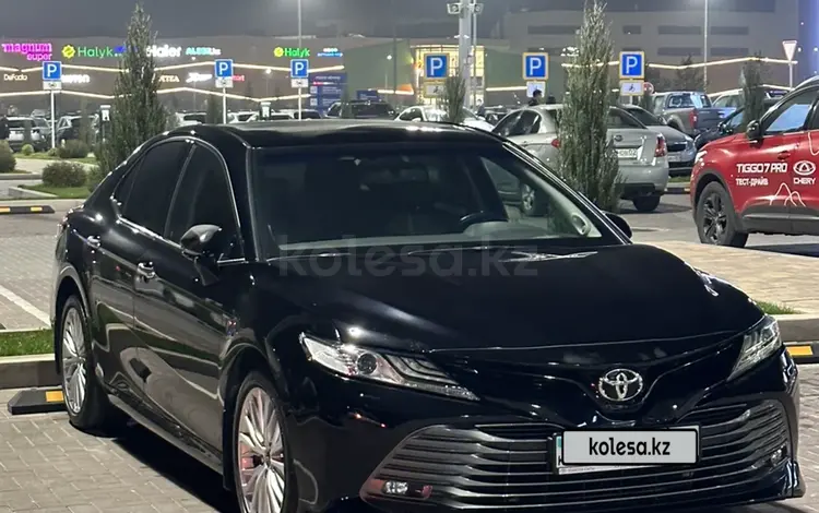 Toyota Camry 2018 года за 14 950 000 тг. в Алматы