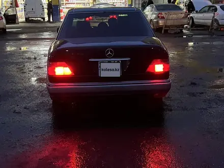 Mercedes-Benz E 280 1993 года за 3 100 000 тг. в Алматы – фото 4