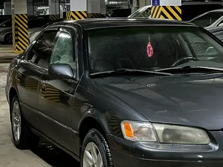 Toyota Camry 2000 года за 2 900 000 тг. в Астана – фото 17