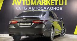 Toyota Camry 2021 года за 11 900 000 тг. в Астана – фото 4