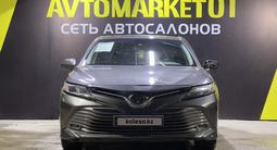 Toyota Camry 2021 года за 11 900 000 тг. в Астана – фото 2