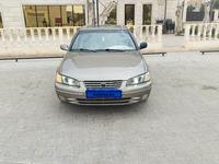 Toyota Camry 1998 годаfor3 000 000 тг. в Жанаозен