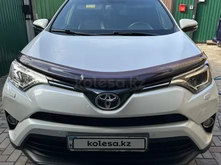 Toyota RAV4 2018 года за 12 000 000 тг. в Караганда