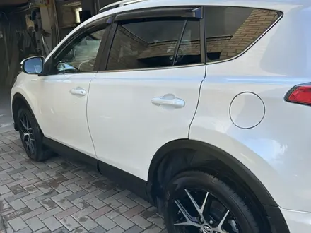 Toyota RAV4 2018 года за 12 000 000 тг. в Караганда – фото 3